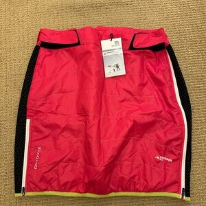 NWT! ORTOVOX brand Swisswool Light Tec Lavarella Skirt Very Berry